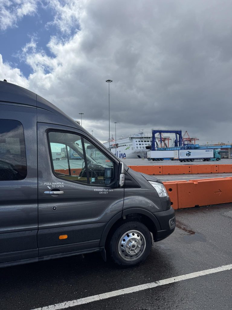 Minibus hire from East Leake